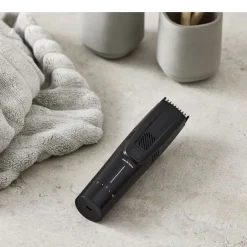 Skægtrimmer med sug